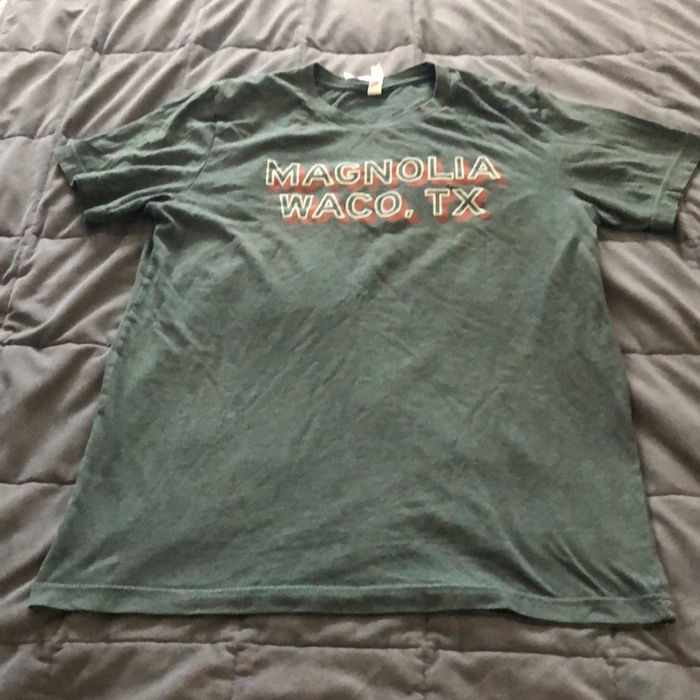 Magnolia tee